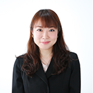 監査役 / 公認会計士　角野 里奈